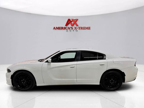 Used 2017 Dodge Charger SXT w/ AWD Plus Group image 3