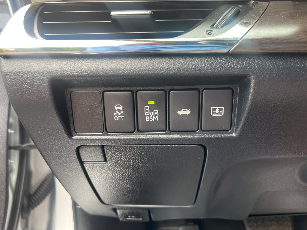 Used 2016 Toyota Avalon Limited FWD image 19