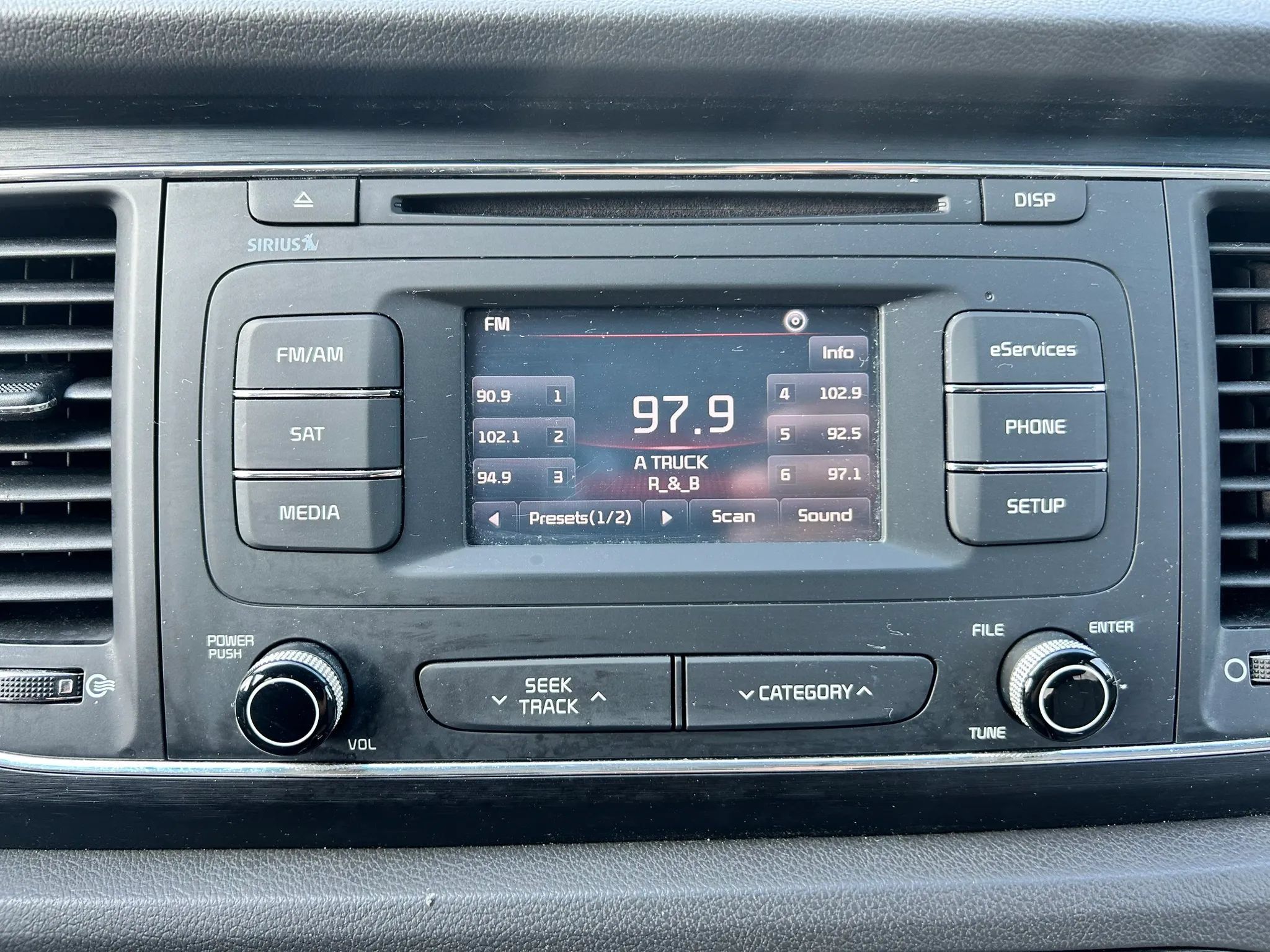 Used 2017 Kia Sedona LX w/ LX Essentials Premium Package FWD image 23