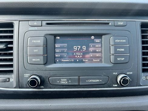 Used 2017 Kia Sedona LX w/ LX Essentials Premium Package FWD image 23