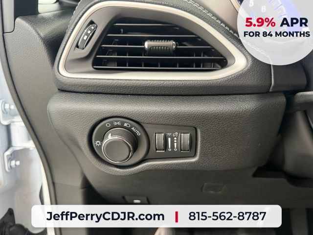New 2027 Chrysler Pacifica Select AWD/4WD image 11
