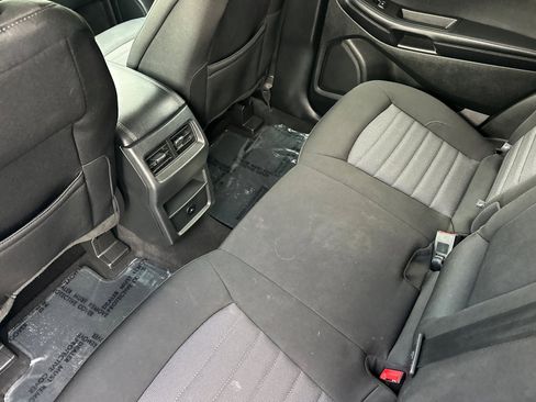 Used 2023 Ford Edge SE image 12