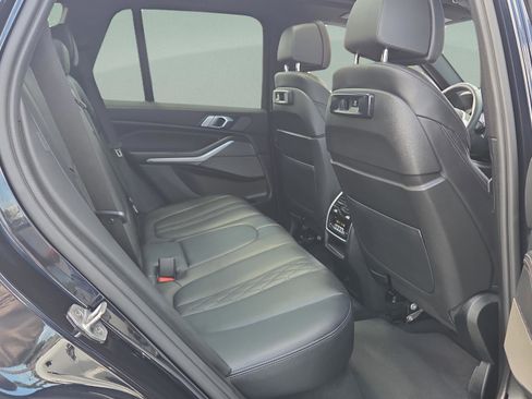 Used 2021 BMW X5 xDrive40i w/ M Sport Package AWD/4WD image 16