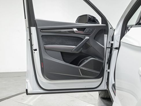 Used 2024 Audi SQ5 Premium Plus w/ Premium Plus Package image 12