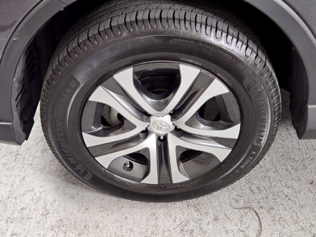 Used 2018 Toyota RAV4 LE w/ Carpet Mat Package FWD image 14