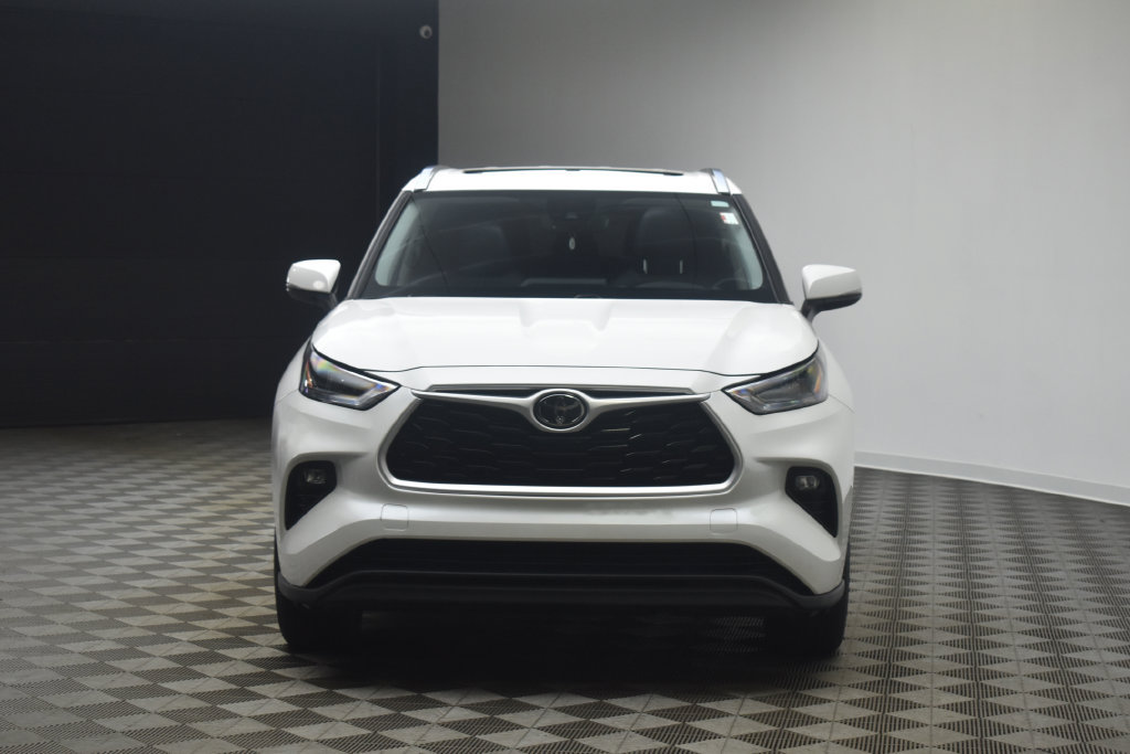 Used 2020 Toyota Highlander XLE AWD/4WD image 19