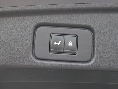 Used 2022 Nissan Pathfinder SL w/ SL Premium Package FWD image 18