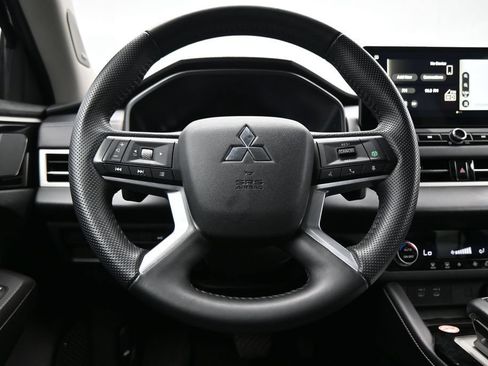 Used 2025 Mitsubishi Outlander SE AWD/4WD image 15