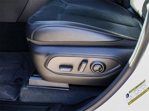 New 2025 Jeep Grand Cherokee L Altitude image 27