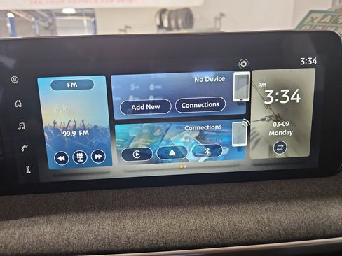 Used 2025 Nissan Kicks SV image 16