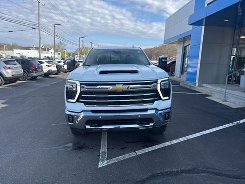 Used 2026 Chevrolet Silverado 2500 LTZ w/ LTZ Premium Package AWD/4WD image 3