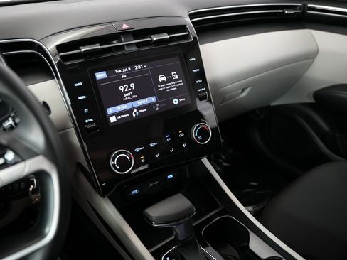 Used 2022 Hyundai Tucson SE image 18