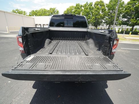 Used 2021 Nissan Titan PRO-4X w/ Pro-4x Convenience Package AWD/4WD image 11