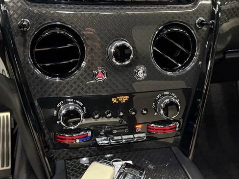 Used 2022 Rolls-Royce Cullinan Black Badge w/ Dark Exterior Package image 83