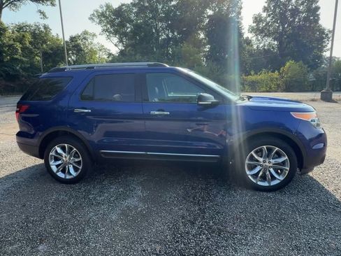Used 2015 Ford Explorer XLT w/ Equipment Group 202B AWD/4WD image 9