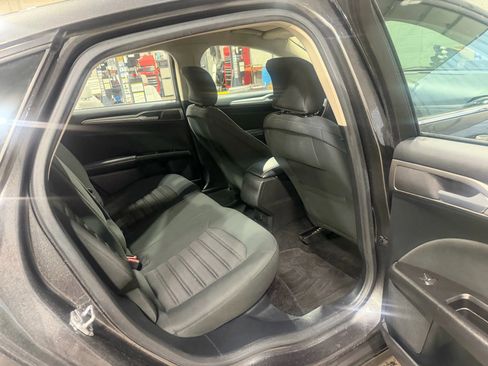 Used 2017 Ford Fusion SE image 29