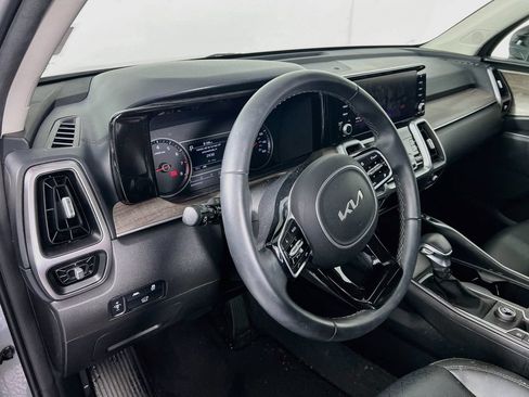 Certified 2022 Kia Sorento EX w/ Panoramic Sunroof Package FWD image 7