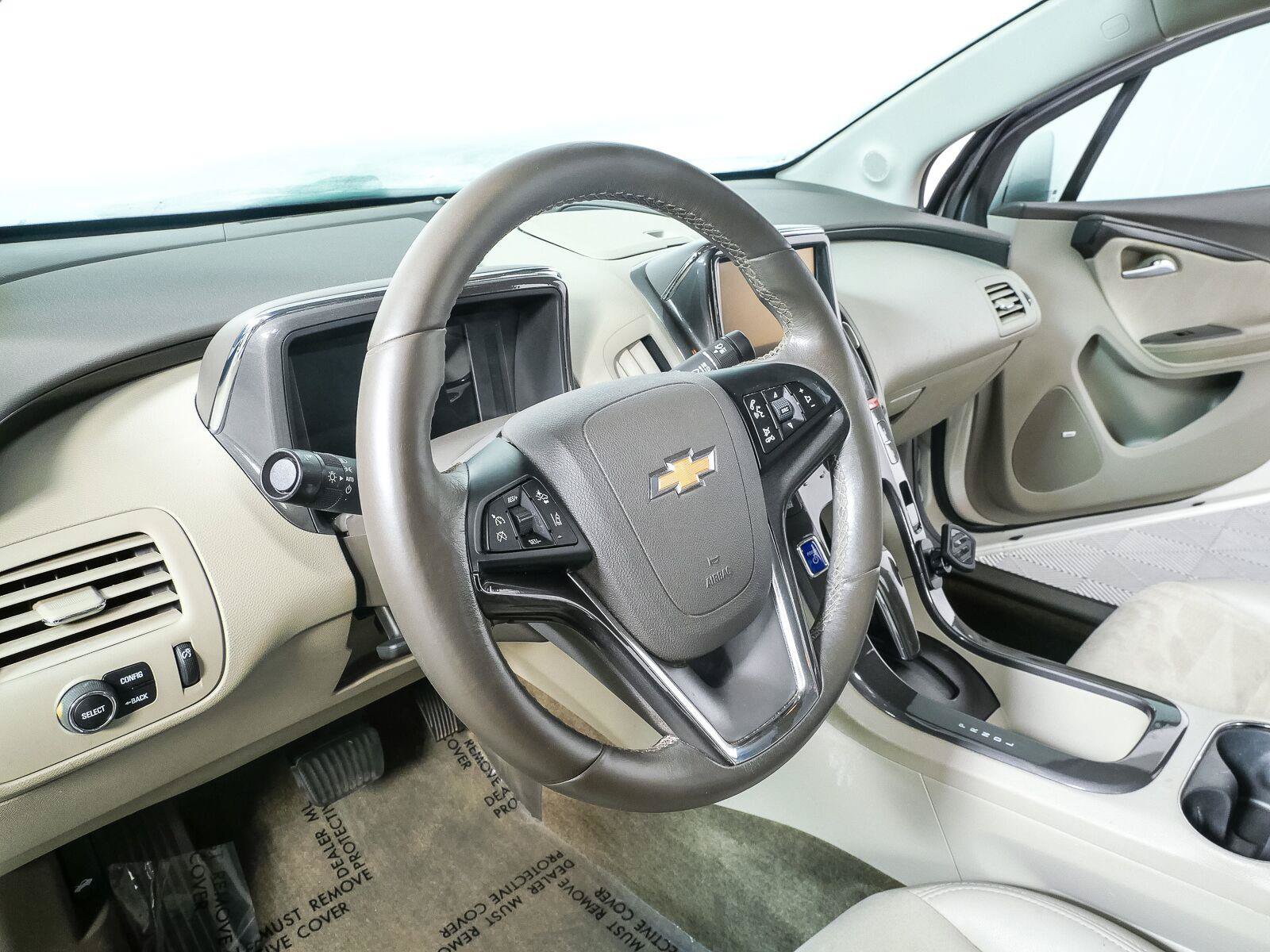 Used 2014 Chevrolet Volt Premium w/ Premium Trim Package FWD image 4