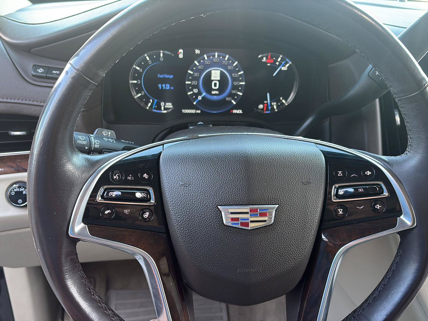 Used 2017 Cadillac Escalade ESV Luxury AWD/4WD image 3