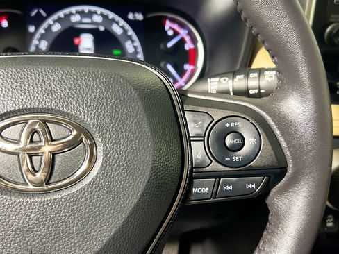 Used 2021 Toyota RAV4 Limited FWD image 19