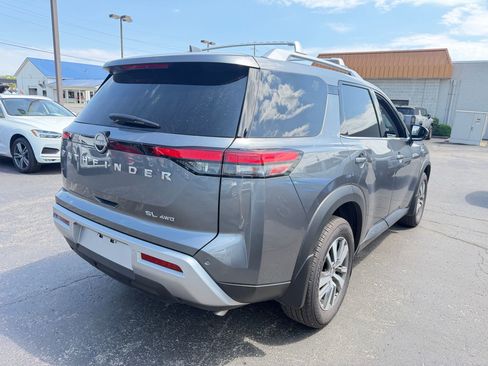 Used 2025 Nissan Pathfinder SL image 9