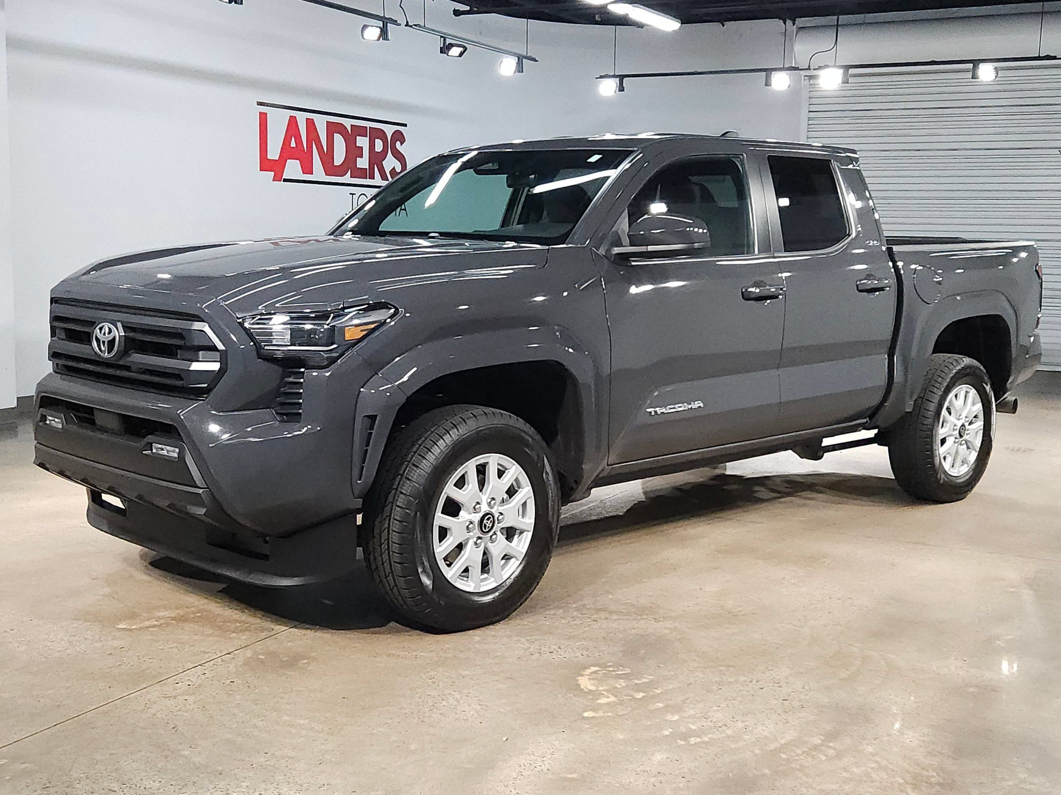 Certified 2025 Toyota Tacoma SR5 AWD/4WD image 3