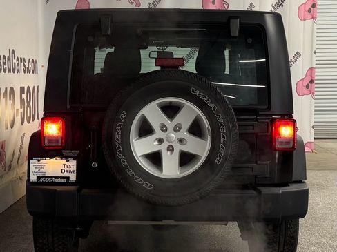 Used 2018 Jeep Wrangler Sport image 12
