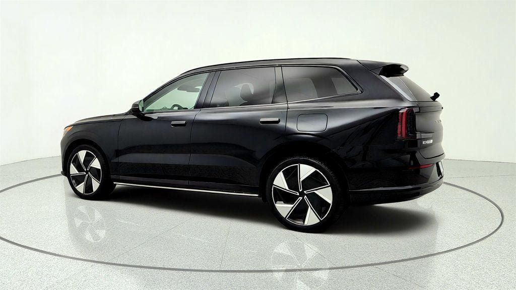 Used 2025 Volvo EX90 Ultra AWD/4WD image 7