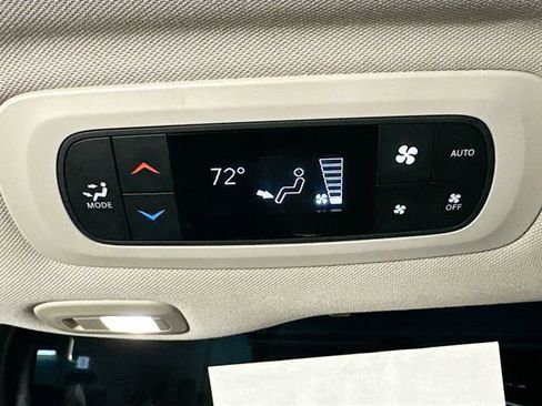 Used 2017 Chrysler Pacifica Limited w/ Advanced Safetytec Group image 27