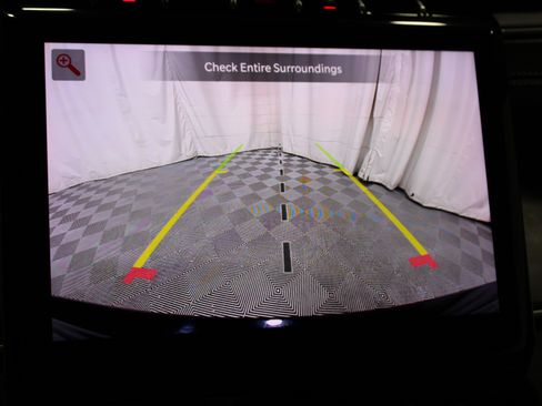 Used 2023 Jeep Grand Cherokee Limited w/ Black Appearance Package image 21