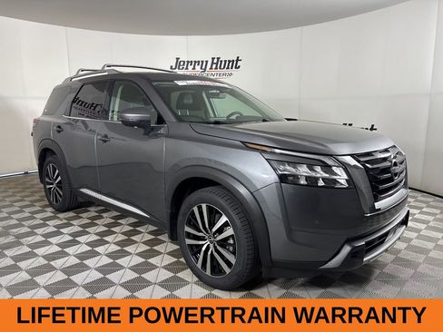 Used 2024 Nissan Pathfinder Platinum w/ Cargo Package image 4