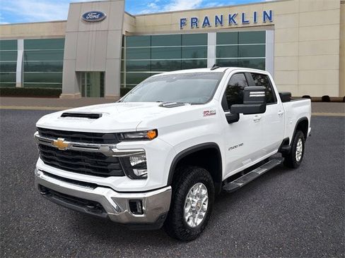 Used 2024 Chevrolet Silverado 2500 LT image 3