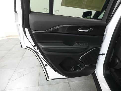 Used 2022 Jeep Grand Cherokee Altitude image 25