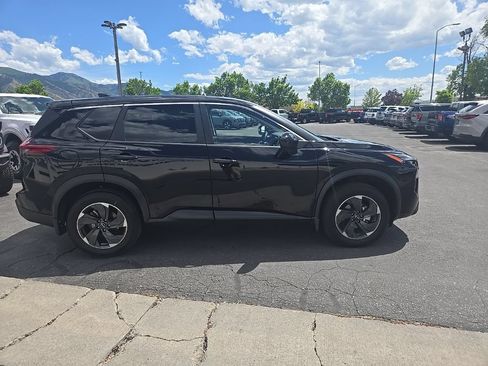 Used 2025 Nissan Rogue SV AWD/4WD image 4