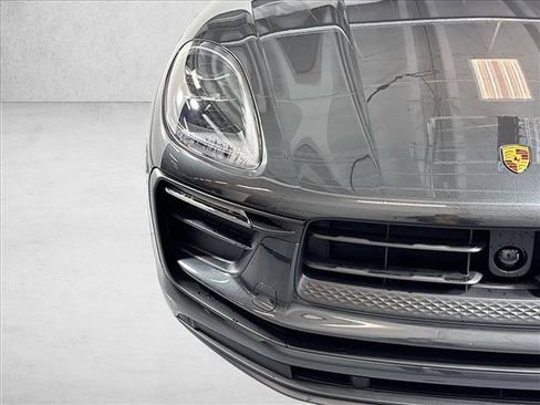 Certified 2026 Porsche Macan AWD/4WD image 28