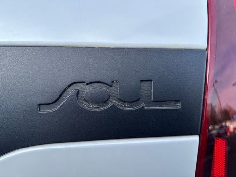 Used 2020 Kia Soul EX image 25