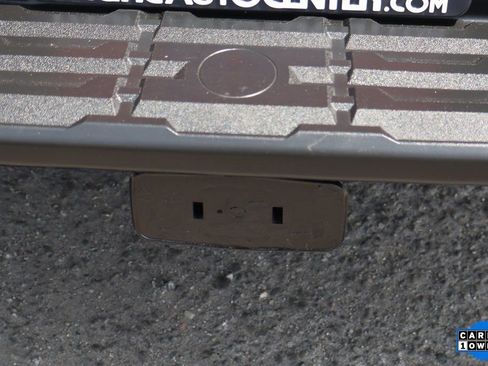 Used 2024 Nissan Frontier SL w/ Technology Package image 39