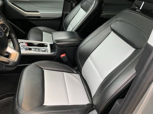 Used 2022 Ford Explorer XLT w/ Equipment Group 202A image 18