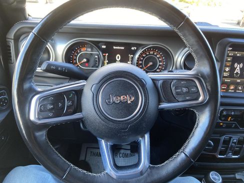 Used 2020 Jeep Wrangler Unlimited Sahara image 18