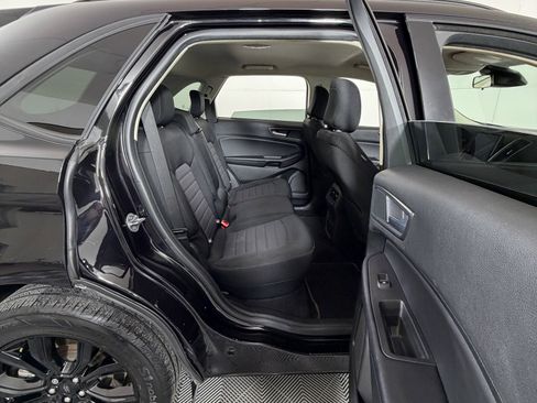 Used 2024 Ford Edge SE w/ Black Appearance Package image 6