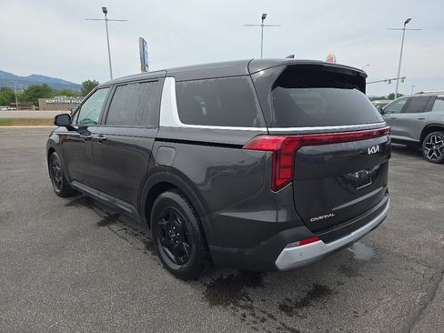 Used 2025 Kia Carnival FWD image 2