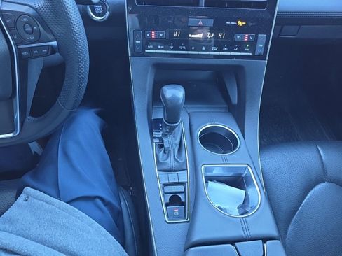 Used 2022 Toyota Avalon Limited image 26