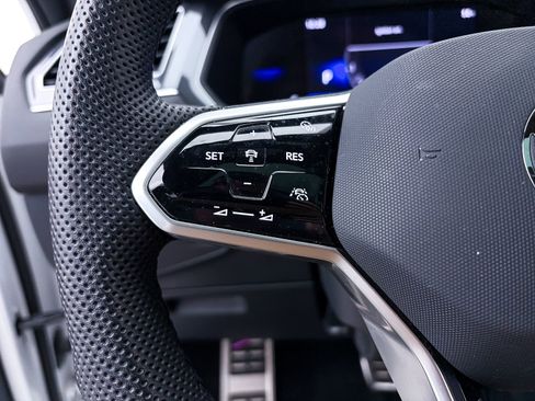 Used 2024 Volkswagen Tiguan SE R-Line image 30