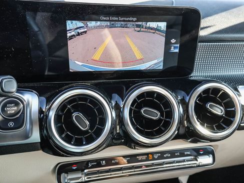 Used 2022 Mercedes-Benz GLB 250 image 32