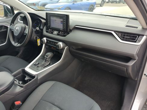 Used 2020 Toyota RAV4 LE w/ All Weather Liner Package AWD/4WD image 28