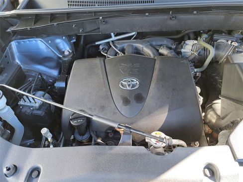 Used 2019 Toyota Highlander XLE image 26