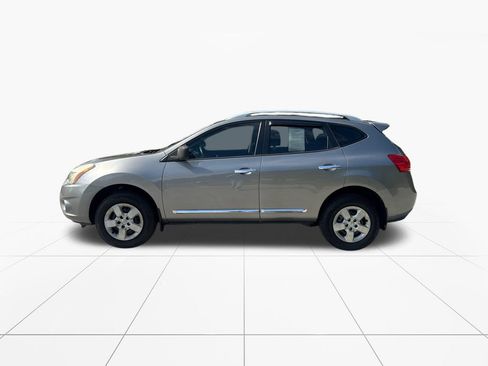 Used 2014 Nissan Rogue S w/ Convenience Package FWD image 4