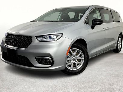 Used 2024 Chrysler Pacifica Touring-L