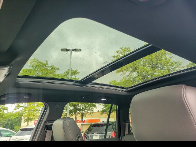 Certified 2023 Cadillac XT6 Luxury w/ LPO, Floor Liner Package AWD/4WD image 16