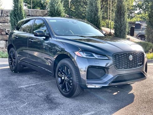Used 2025 Jaguar F-PACE R-Dynamic S image 7